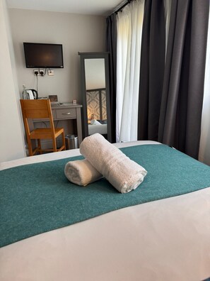 Standard Double Room, Ensuite (Rooms 1, 2, 3, and 10 ) - Regency Guest House (Cambridge)