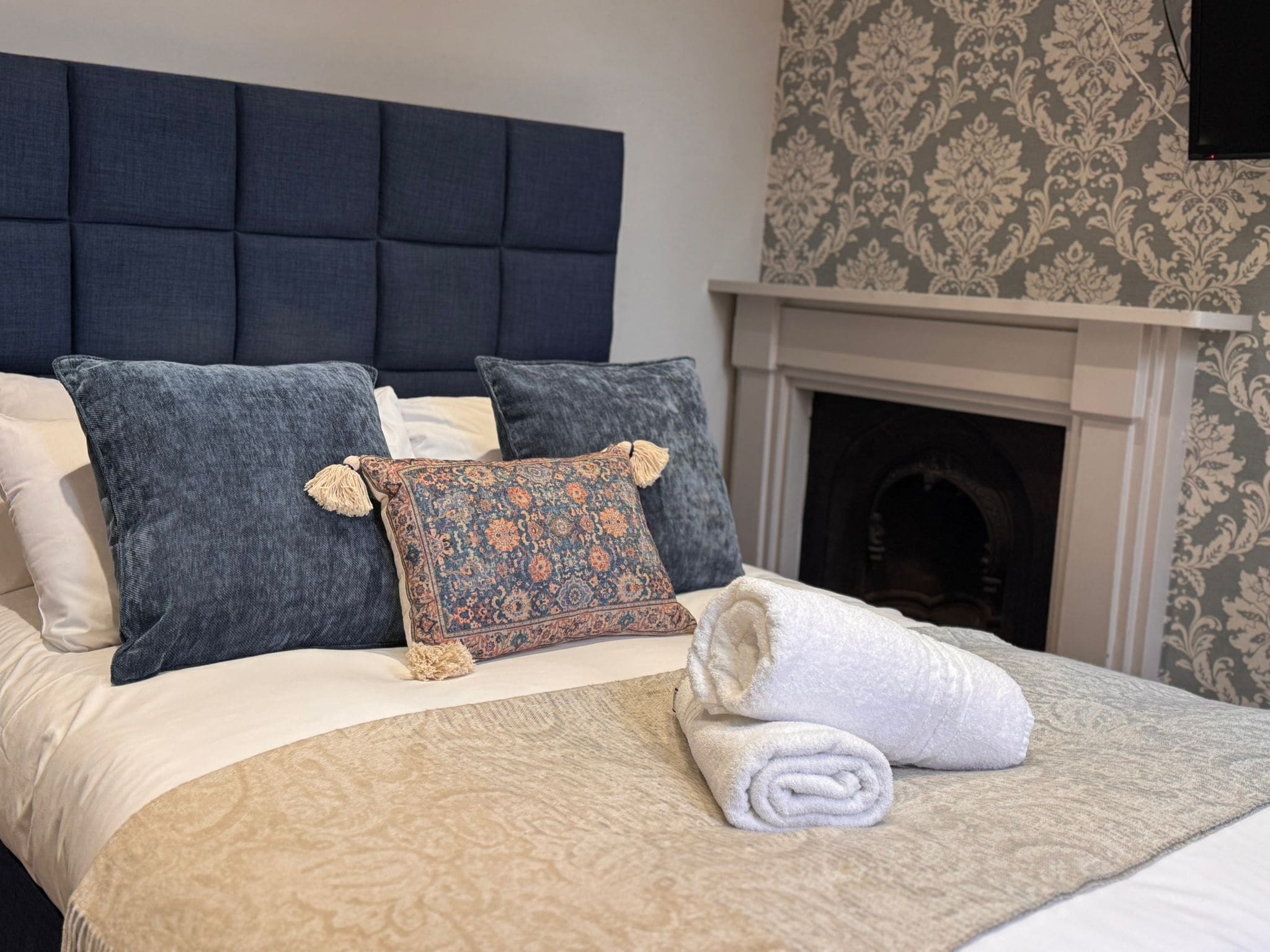 Chambre double, salle de bain privée (shared Kitchen 15 and 16)