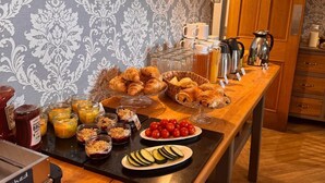 A breakfast buffet with pastries, fruits, and condiments. - Regency Guest House (Cambridge)