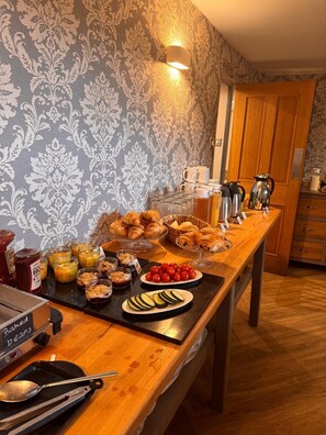Breakfast for a fee - Regency Guest House (Cambridge)
