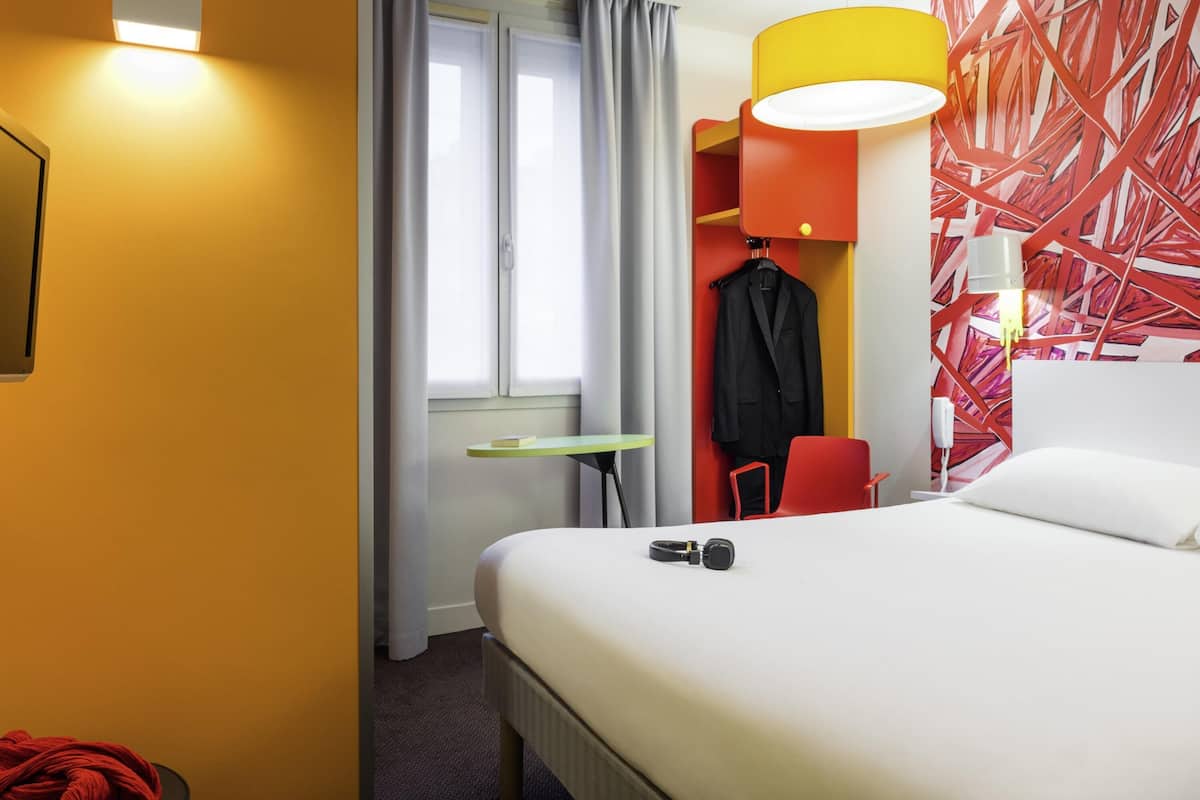 Standardzimmer, 1 Doppelbett | Schreibtisch, Verdunkelungsvorhänge, Bügeleisen/Bügelbrett