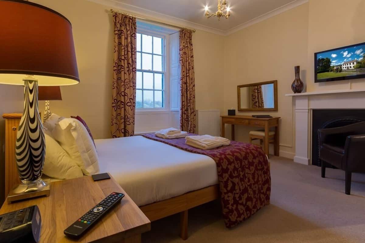 Chambre double, salle de bain attenante