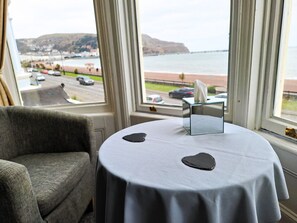 Premier Double Room, Ensuite, Sea View (and Bay Window) | Free WiFi - Swn Y Mor Hotel (Llandudno)