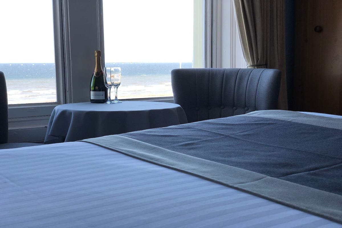 premier double room, ensuite, sea view | 1 bedroom, free wifi