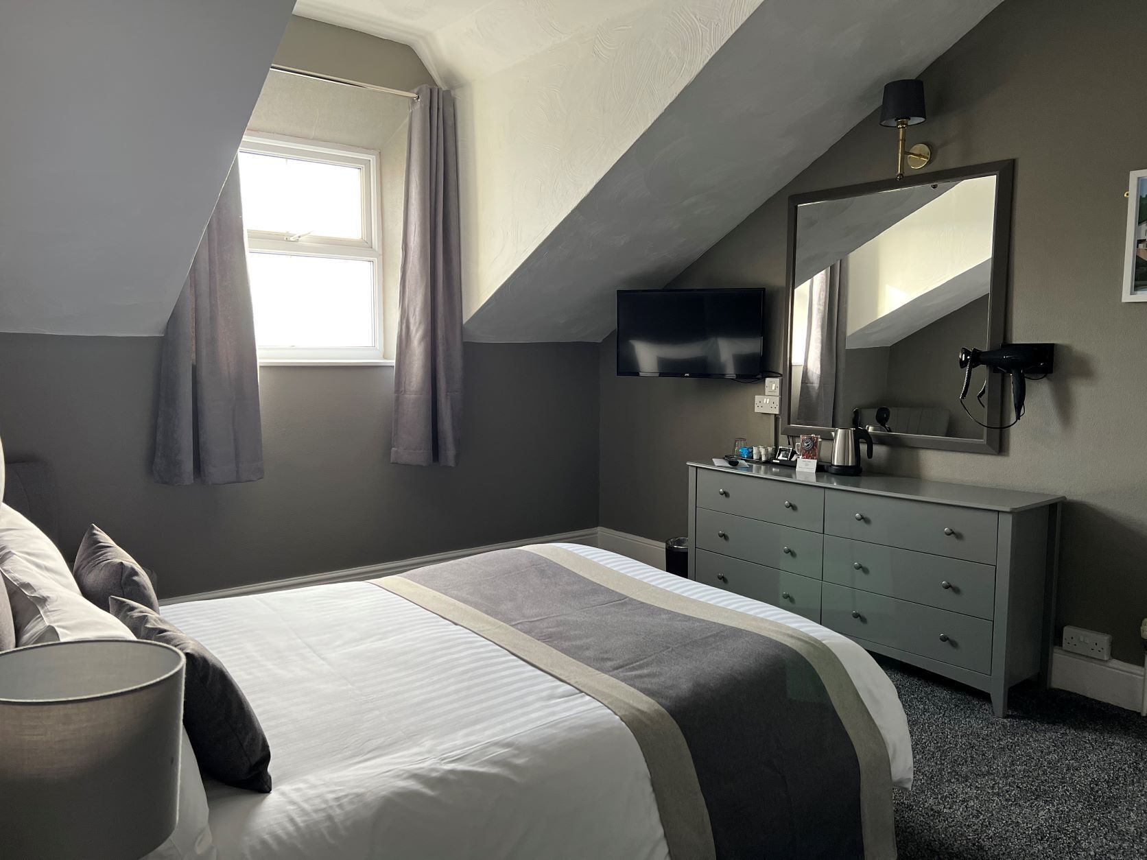 double room, ensuite (third floor - rear view) | 1 bedroom, free wifi