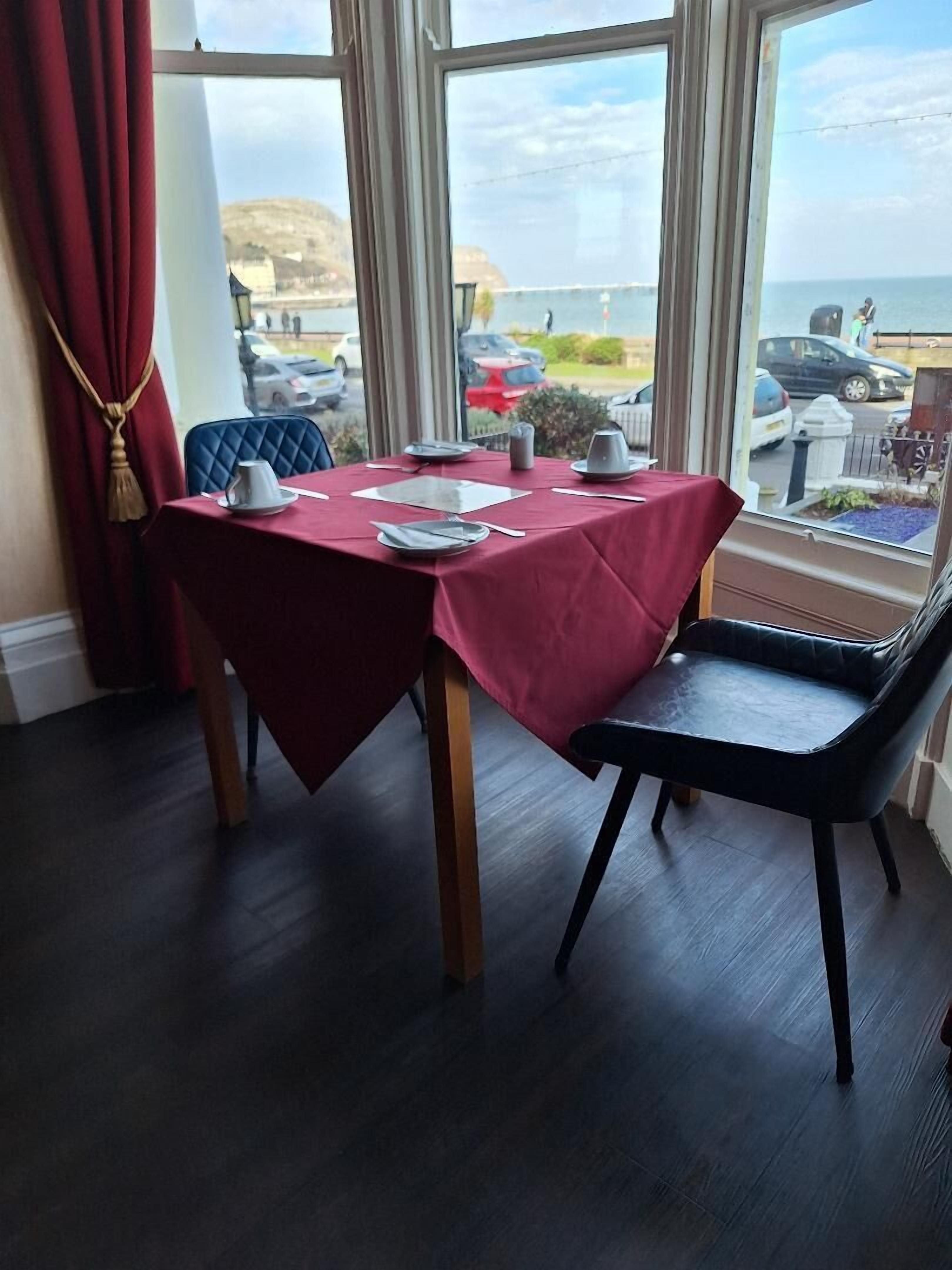 daily cooked-to-order breakfast (gbp 9 per person)