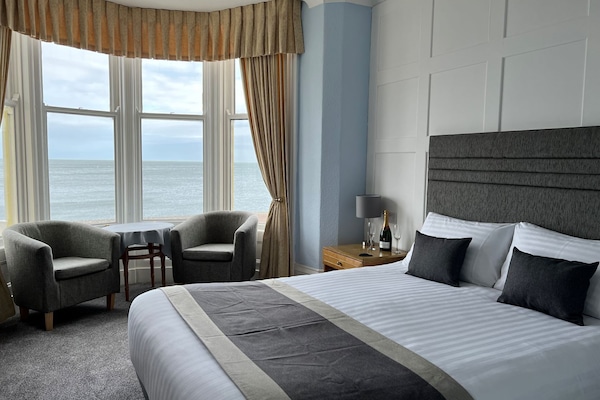 Premier Double Room, Ensuite, Sea View (and Bay Window) | Free WiFi