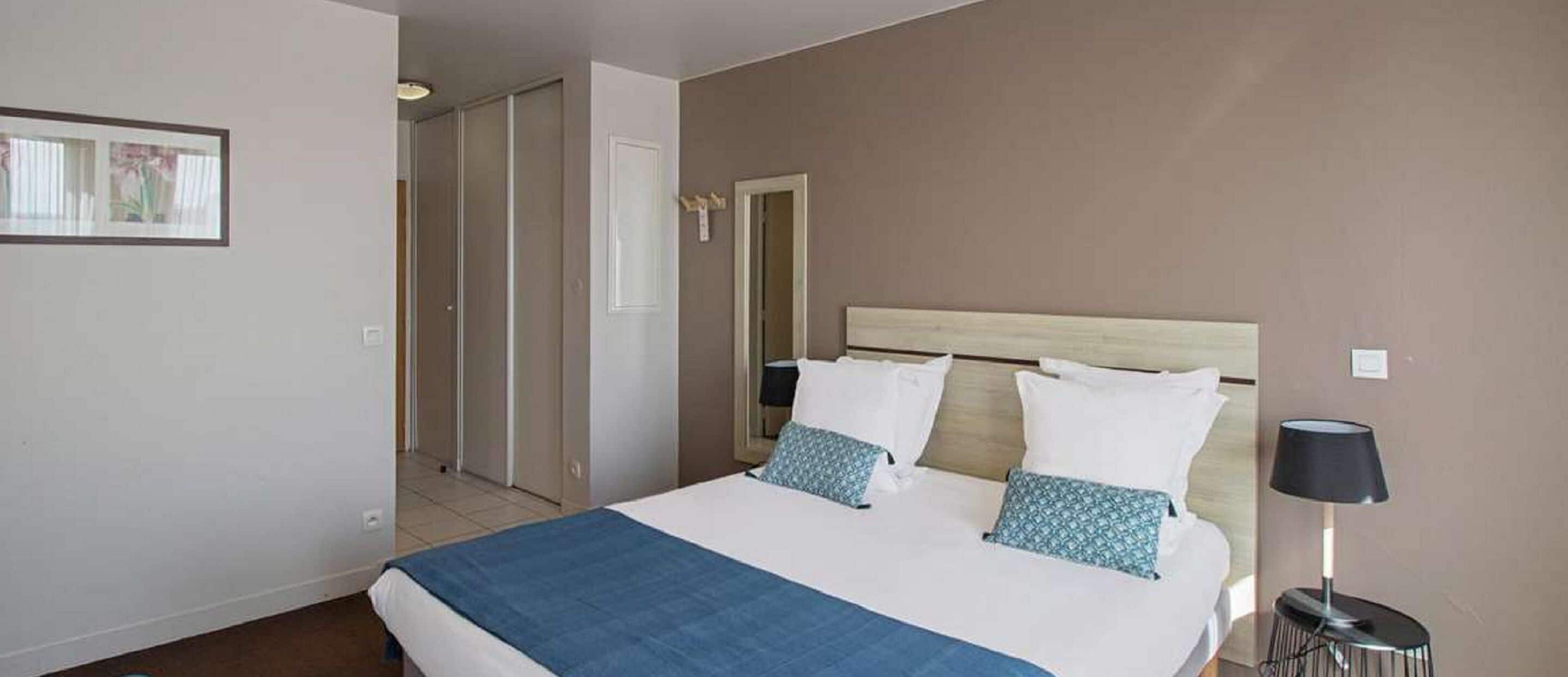 Superior-Studio, 1 Queen-Bett, Kochnische | Schreibtisch, schallisolierte Zimmer, Bügeleisen/Bügelbrett