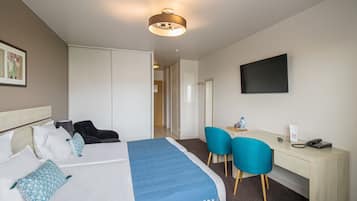 Studio Supérieur, 2 lits une place, coin cuisine | Bureau, chambres insonorisées, fer et planche à repasser, Wi-Fi gratuit