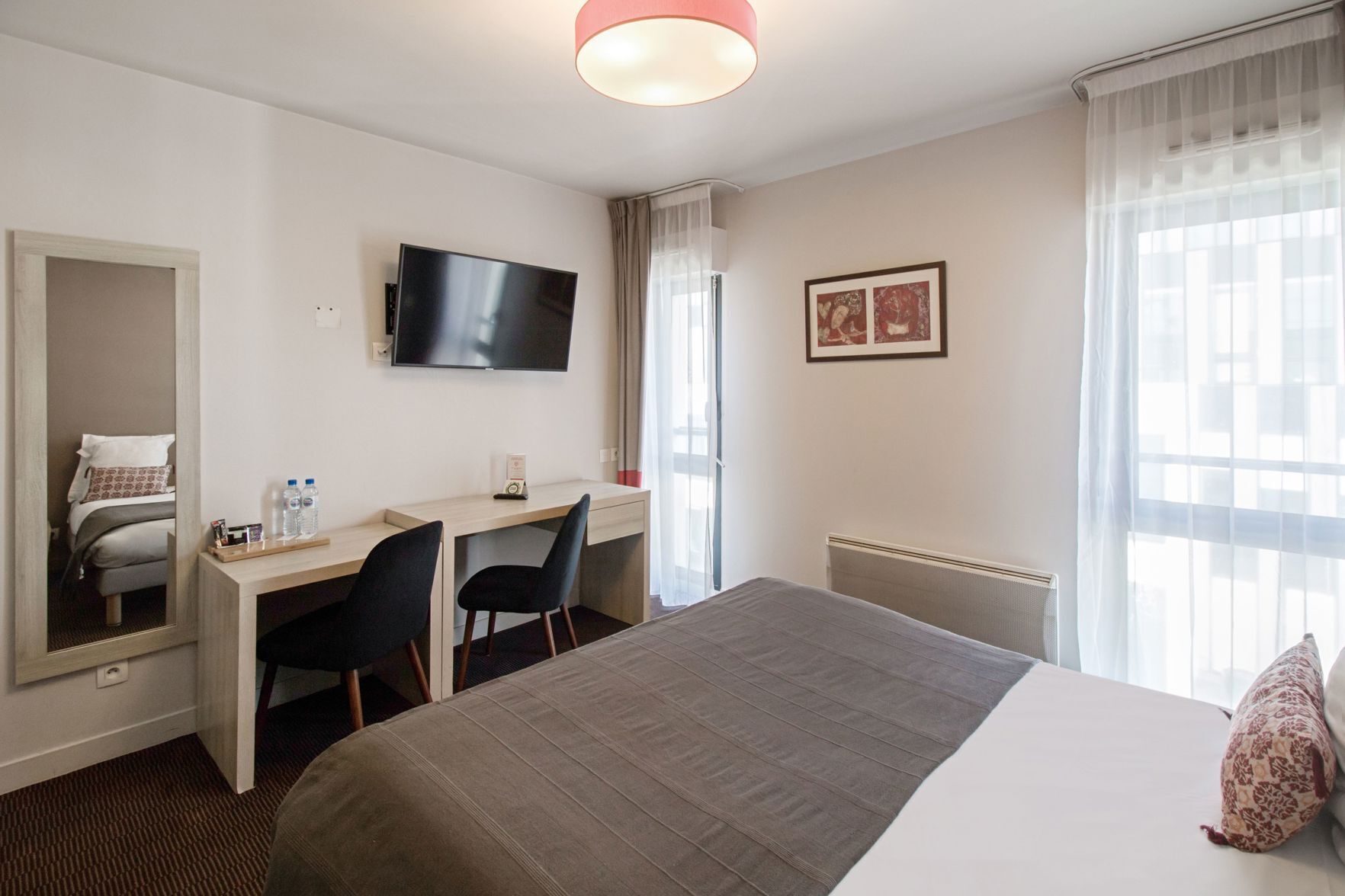Desk, soundproofing, iron/ironing board, free WiFi