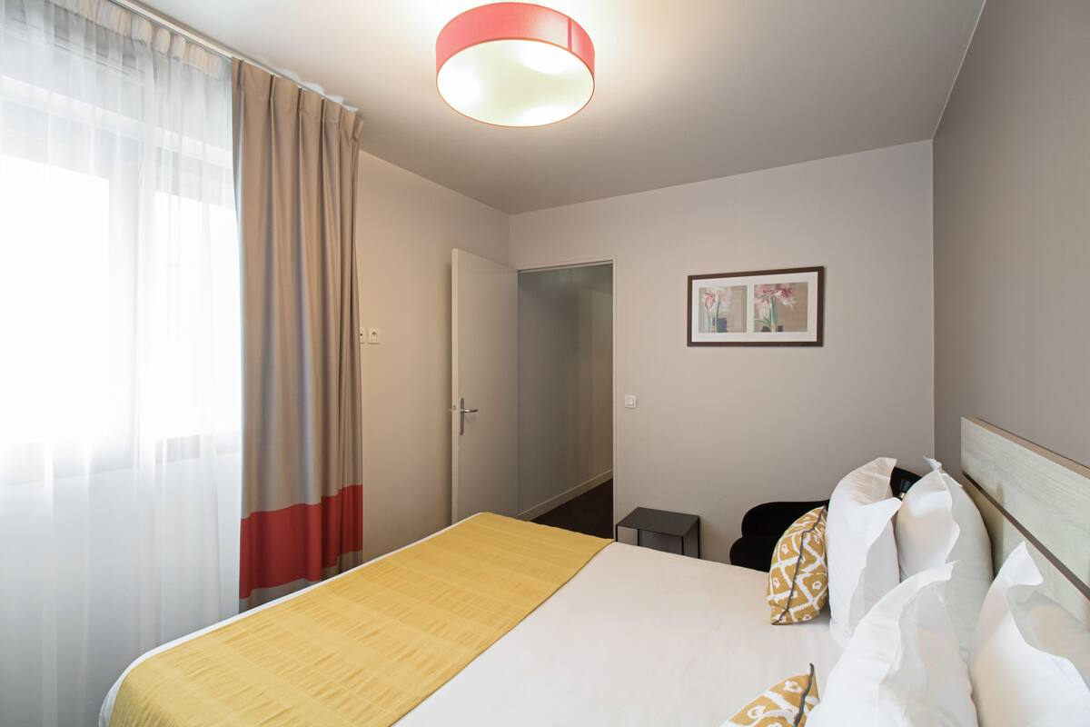 Apartamento, 2 habitaciones, cocina básica | Escritorio, sistema de insonorización, tabla de planchar con plancha