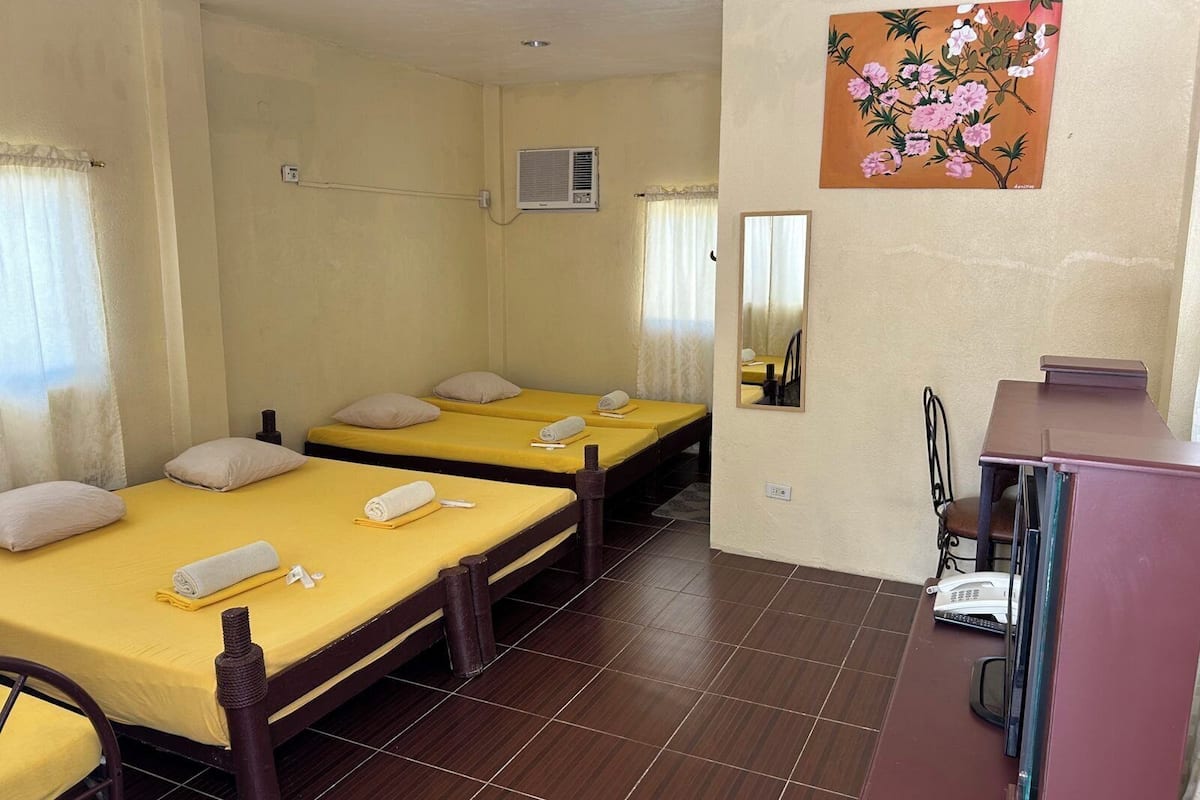 Family Room | Minibar, in-room safe, individually decorated, individually furnished