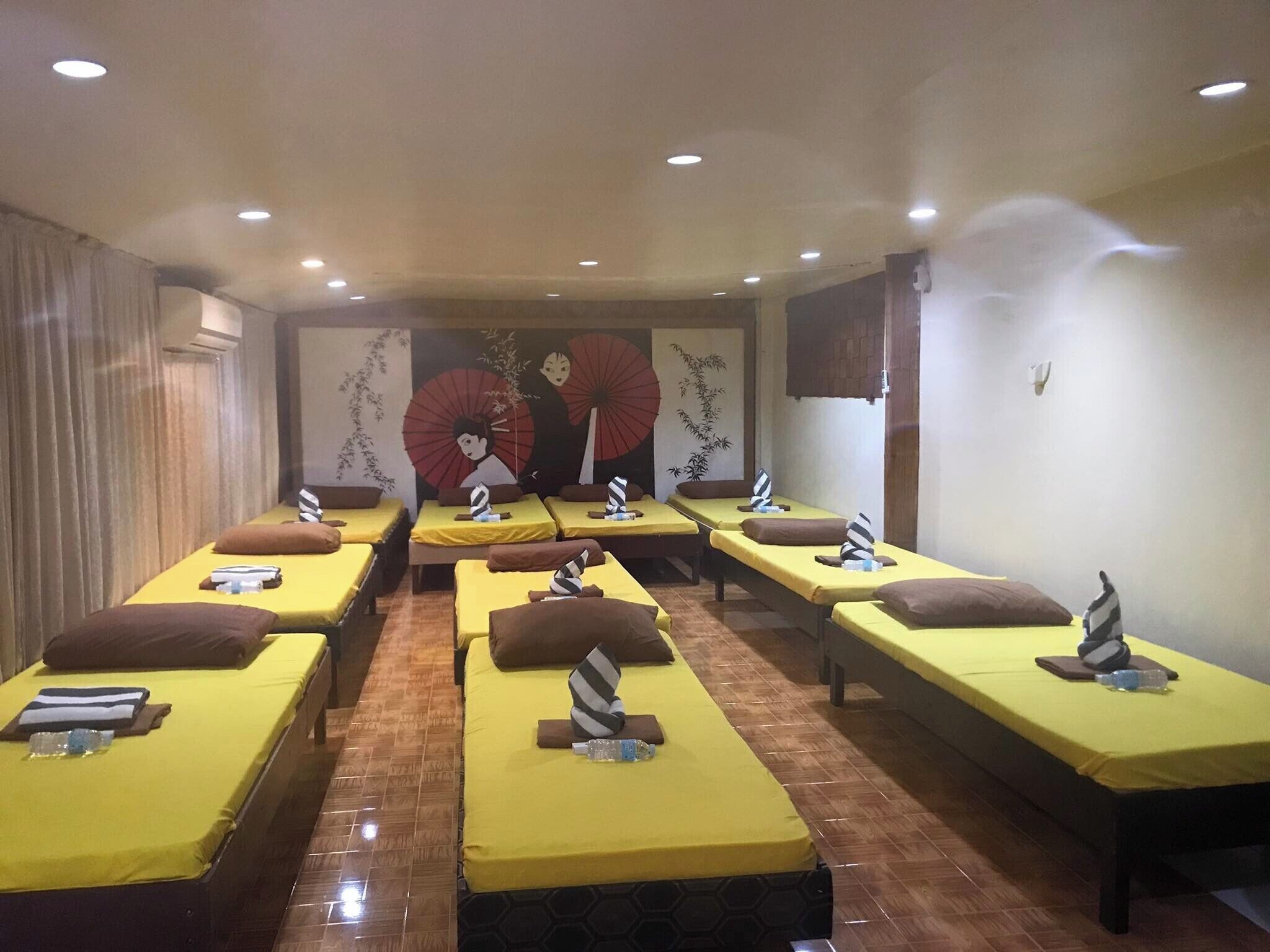 Estúdio | Frigobar, cofres nos quartos, individualmente decorados