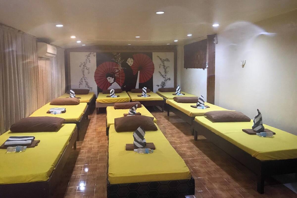 Estúdio | Frigobar, cofres nos quartos, individualmente decorados