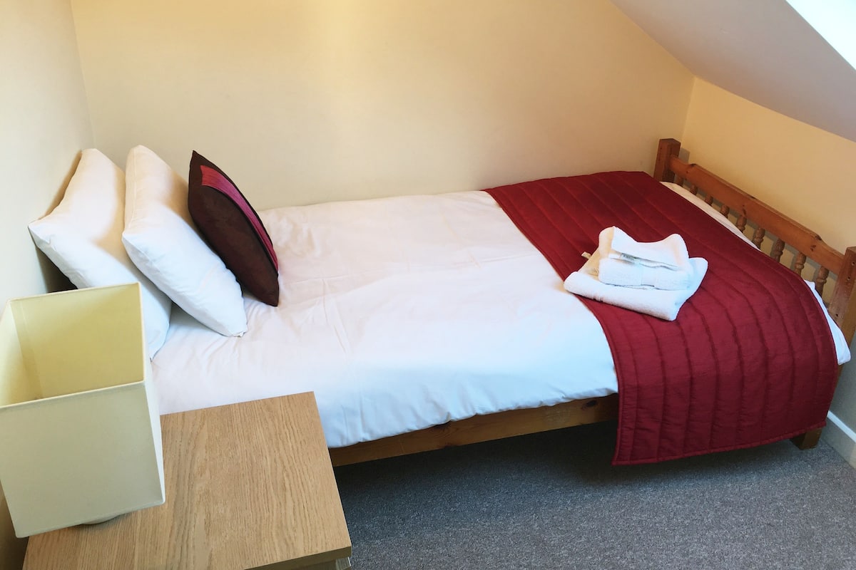 Single Room, 1 Single Bed, Shared Bathroom