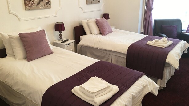 Twin Room, 2 Single Beds, Ensuite - Mayview Guest House (Southampton)