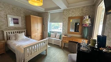 Superior Single Room | Minibar, in-room safe, individually decorated, individually furnished