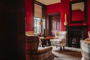 Lobby sitting area - The Old Orleton Inn (Telford)