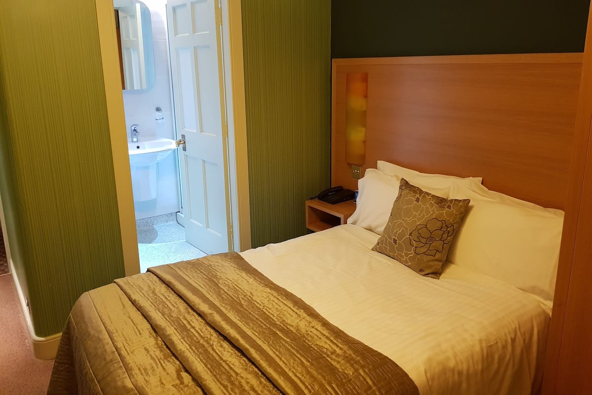 Hypo-allergenic bedding, in-room safe, individually decorated