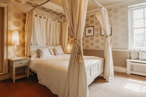 Superior Four Poster Room, King Bed | Minibar, két bảo mật tại phòng, trang trí khác biệt 