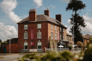 Front of property - The Old Orleton Inn (Telford)