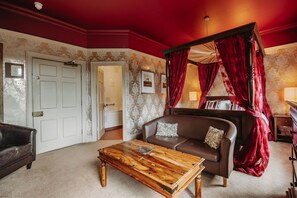 Deluxe Double Room, 1 King Bed, Jetted Tub | Hypo-allergenic bedding, in-room safe, individually decorated - The Old Orleton Inn (Telford)