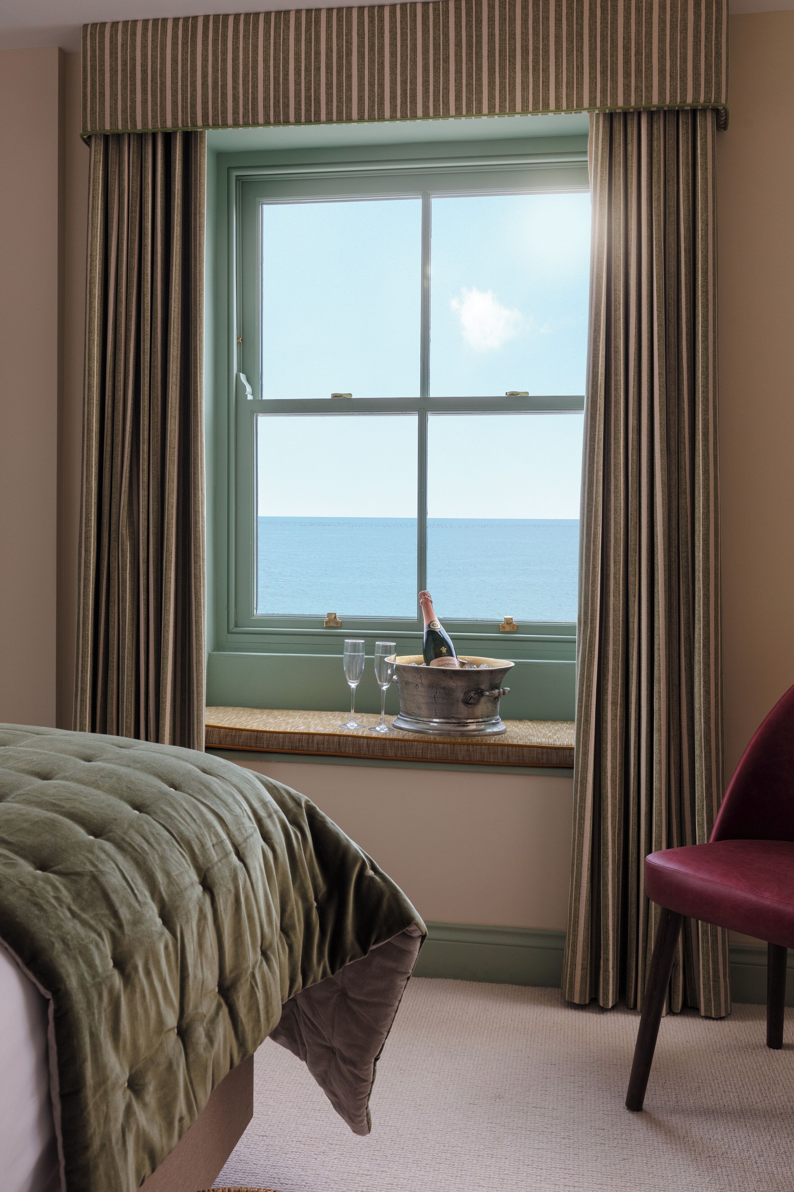 Standard Twin Room | Desk, iron/ironing board, free WiFi, bed sheets