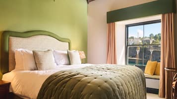 Signature Double Room | Desk, iron/ironing board, free WiFi, bed sheets