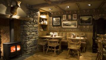 Breakfast, lunch, dinner served; British cuisine