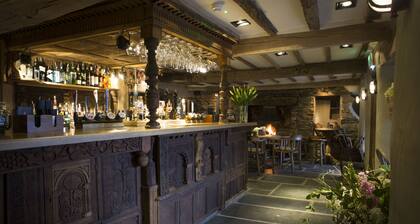 Queens Head Hotel