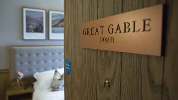 A wooden door with a sign reading "GREAT GABLE 2986ft."
