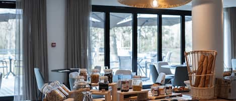 Daily buffet breakfast (EUR 19 per person)
