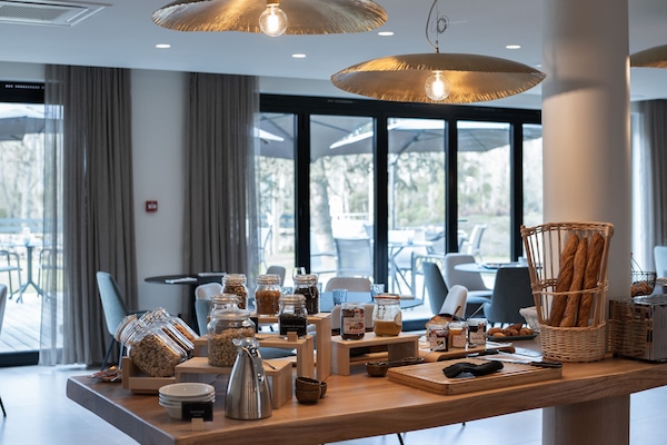 Daily buffet breakfast (EUR 19 per person)