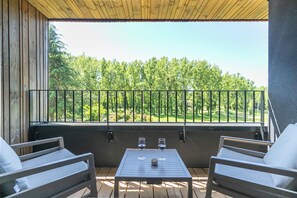 Premium bedding, individually decorated, individually furnished, desk