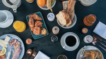 Daily buffet breakfast for a fee