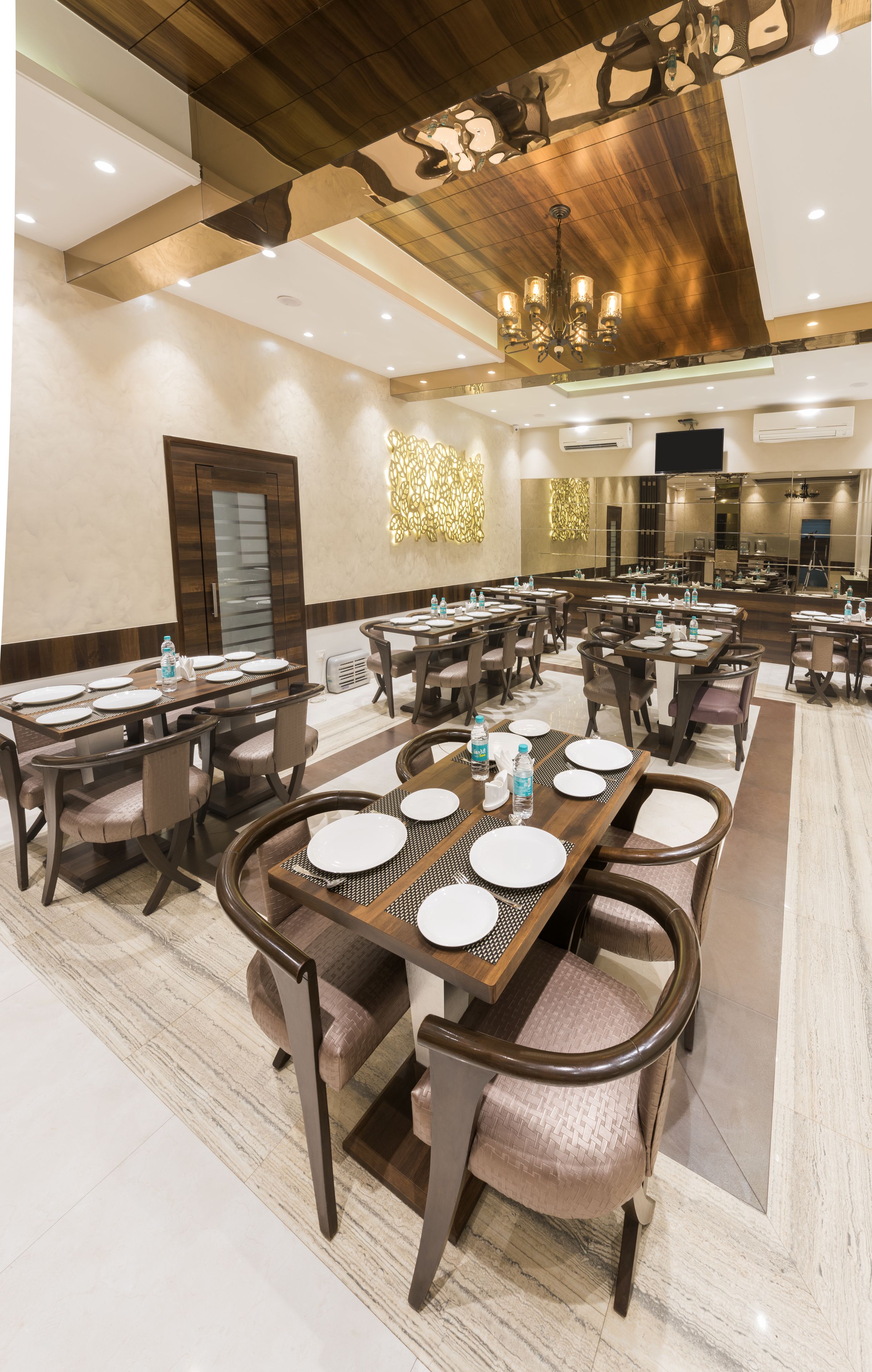 تقديم الإفطار والغداء والعشاء