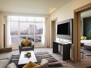 Superior-Suite, 1 Doppelbett und Schlafsofa | Minibar, Zimmersafe, Schreibtisch, Verdunkelungsvorhänge