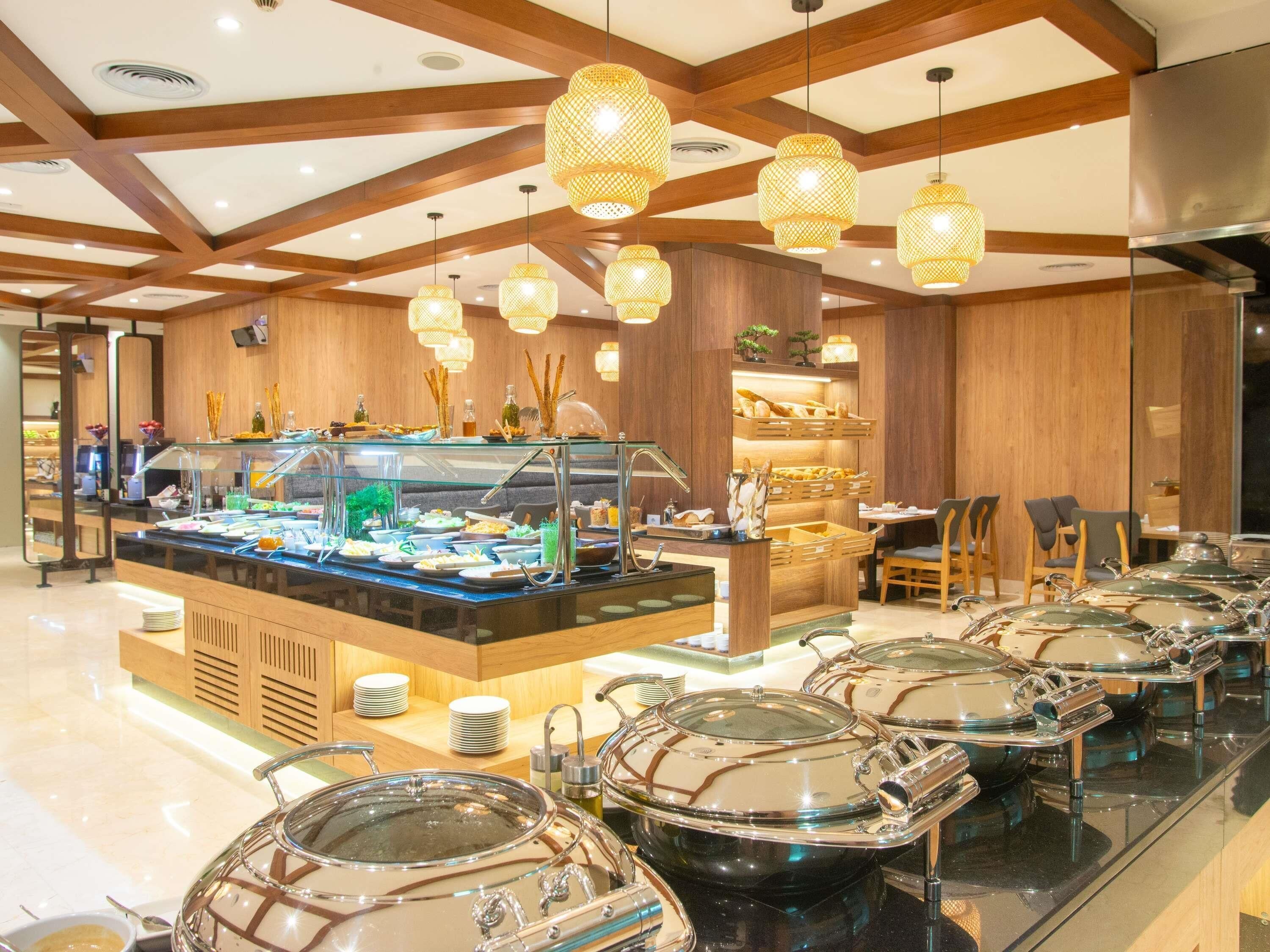 Café da manhã com buffet todos os dias mediante uma taxa