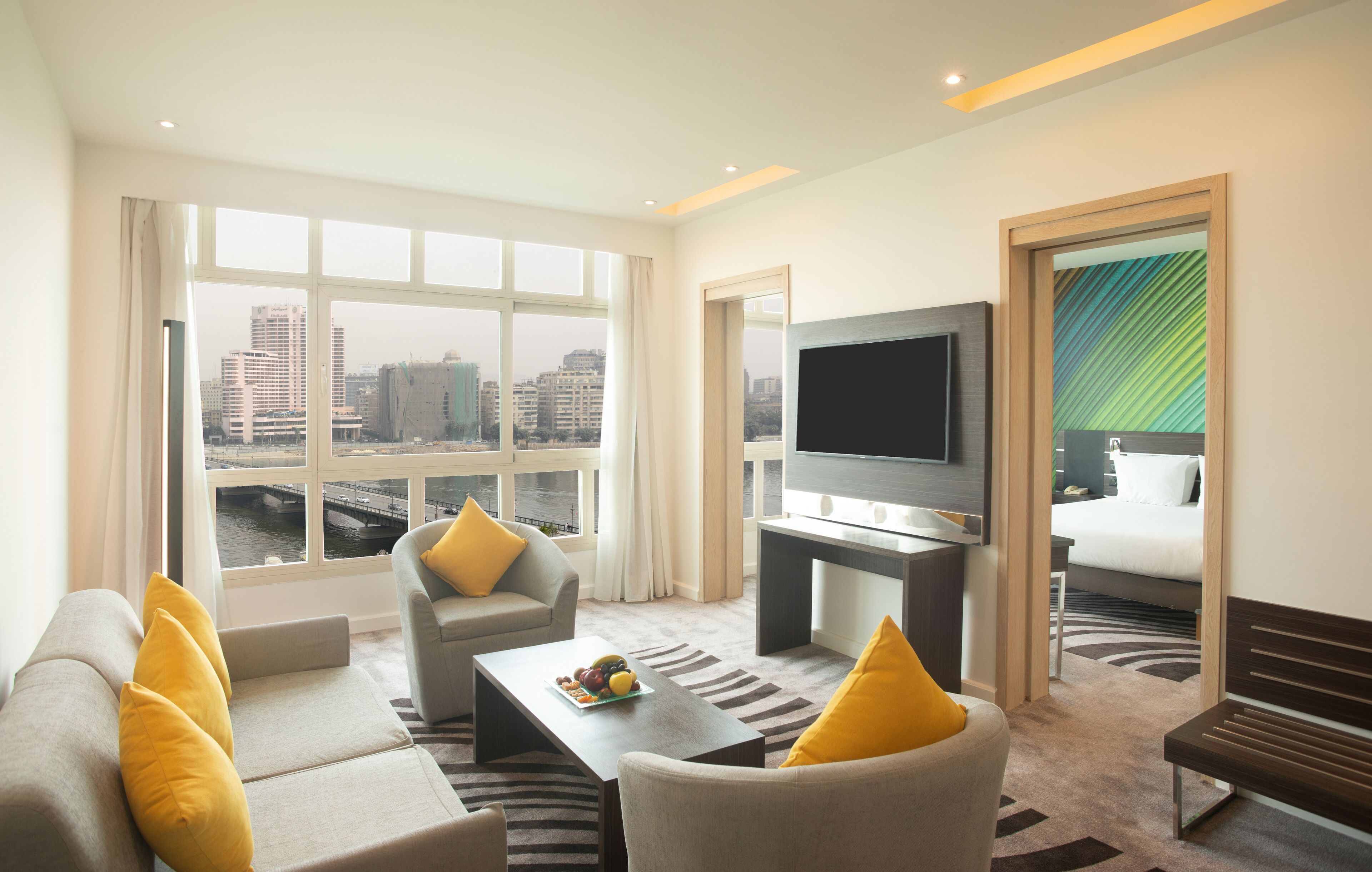 Superior suite, 1 tweepersoonsbed met slaapbank | Een minibar, een kluis op de kamer, een bureau, verduisterende gordijnen