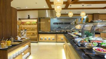 2 restaurants, breakfast, lunch, dinner served; international cuisine