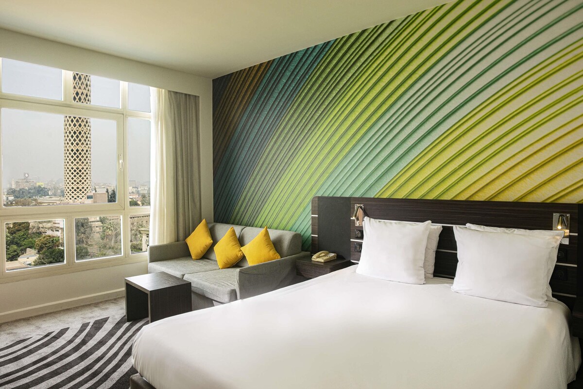 Superior Double Room, 1 Katil Kelamin (Double) dengan Katil Sofa | Bar mini, peti besi dalam bilik, meja, langsir/tirai gelap terus 