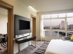 Superior-Suite, 1 Doppelbett und Schlafsofa | Minibar, Zimmersafe, Schreibtisch, Verdunkelungsvorhänge