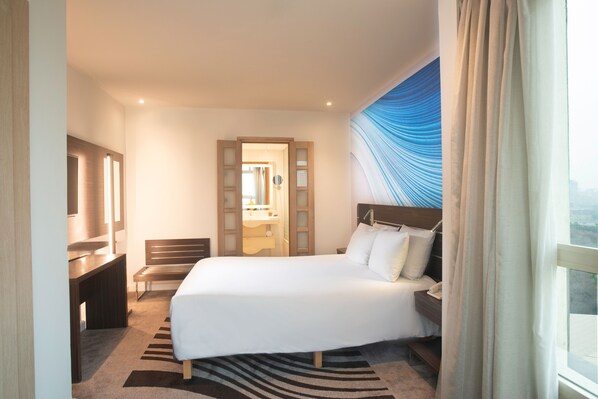 Superior-Suite, 1 Doppelbett und Schlafsofa | Minibar, Zimmersafe, Schreibtisch, Verdunkelungsvorhänge