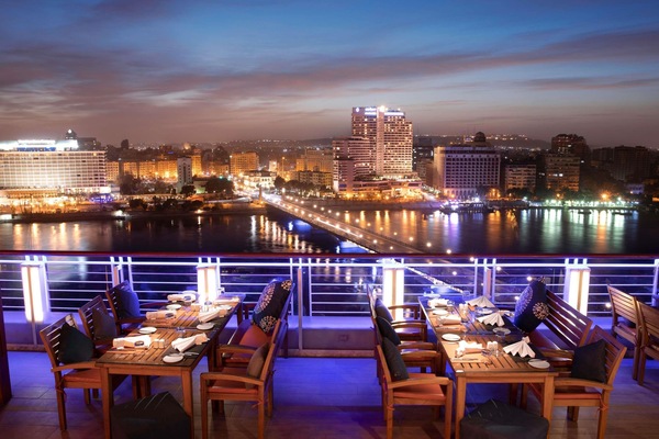 2 restaurants; breakfast, lunch, dinner, and brunch served