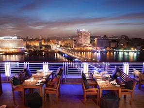 Lunch, dinner, brunch served; barbecue, al fresco dining