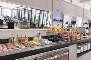 Daily buffet breakfast (EUR 20 per person) - Hôtel Restaurant & SPA Plaisir (Le Bois-Plage-en-Re)