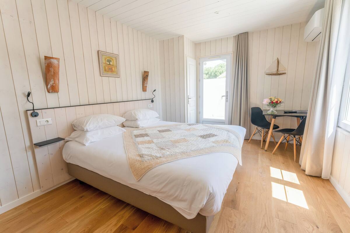 ห้องคลาสสิก | เครื่องนอนระดับพรีเมียม, เตียง Select Comfort, ตู้นิรภัยในห้องพัก
