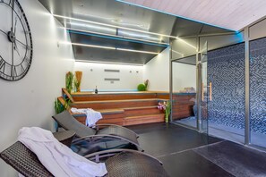 Couples treatment rooms, sauna, hot tub, steam room, Turkish bath - Hôtel Restaurant & SPA Plaisir (Le Bois-Plage-en-Re)