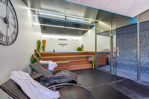 Couples treatment rooms, sauna, hot tub, steam room, Turkish bath