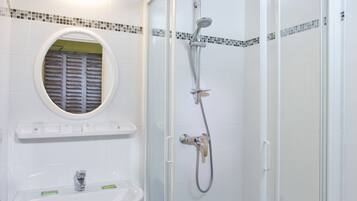 Standard Single Room | Pancuran Bilik Mandi